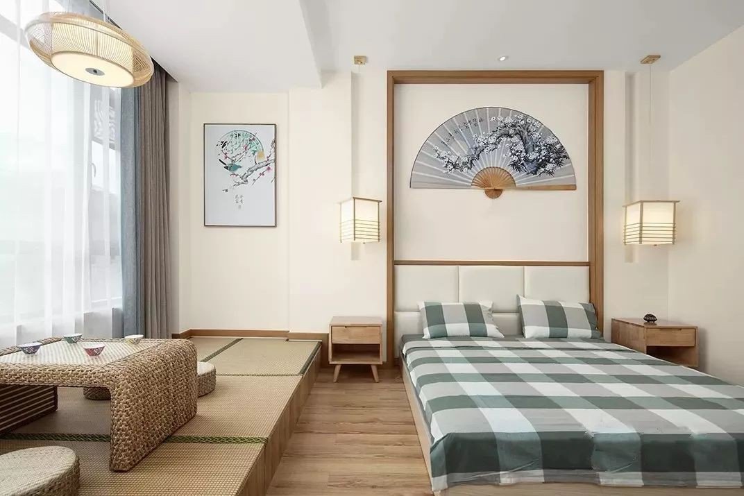 Phòng ngủ Nhật Bản: Nghệ thuật tiên tiến trong phòng ngủ Nhật Bản đã thay đổi cách mà chúng ta đánh giá giấc ngủ. Những phòng ngủ Nhật Bản hiện đại cung cấp không gian yên tĩnh, được trang trí một cách tinh tế và sử dụng các màu sắc trang nhã. Những hình ảnh phòng ngủ Nhật Bản sẽ cung cấp cho bạn một cái nhìn đầy thú vị về cách thức tối ưu hóa giấc ngủ.